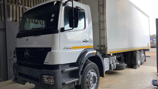 Used 2010 Mercedes Benz Axor 2528 Van Body