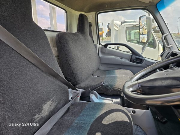Used 2016 Hino300 915 LWB Automatic Truck - Image 8