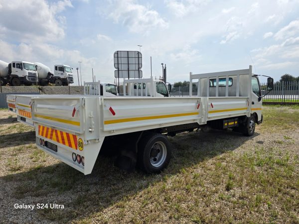 Used 2016 Hino300 915 LWB Automatic Truck - Image 6