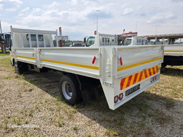 Used 2016 Hino300 915 LWB Automatic Truck - Image 3