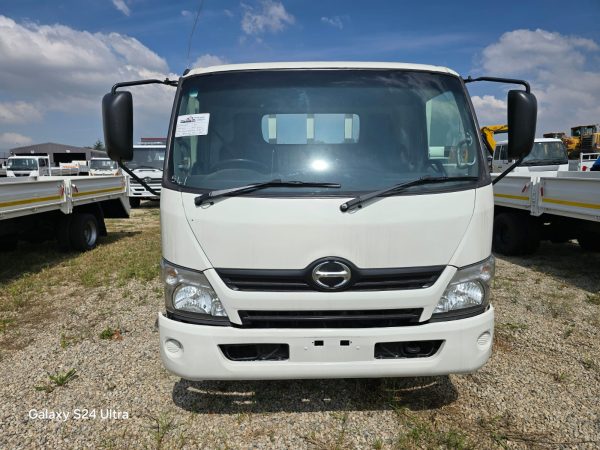Used 2016 Hino300 915 LWB Automatic Truck - Image 2