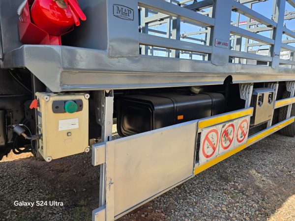 Used 2016 Hino 500 1626 LWB Gas Body Truck - Image 4