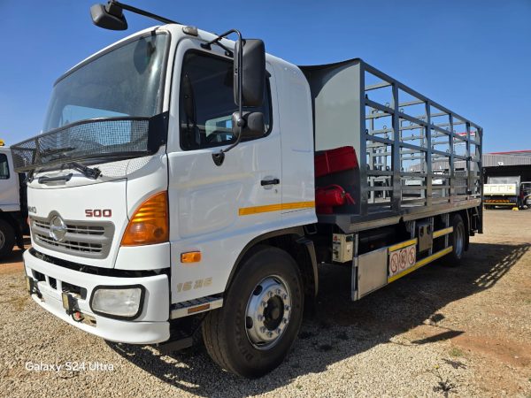 Used 2016 Hino 500 1626 LWB Gas Body Truck - Image 3