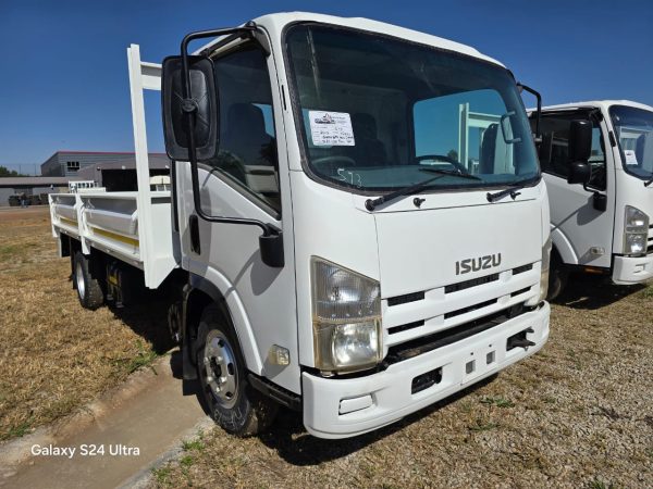 Used 2012 Isuzu NPR 400 Dropside Truck Auto - Image 12