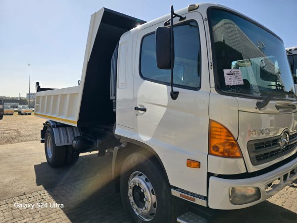Used 2012 Hino 500 6Cube Tipper Truck - Image 11