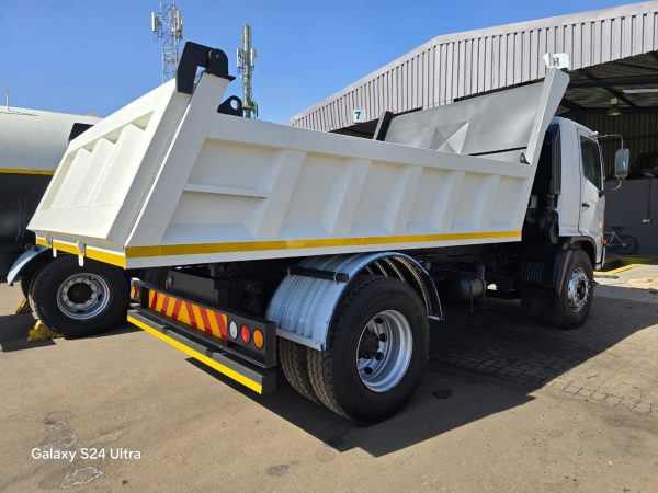 Used 2012 Hino 500 6Cube Tipper Truck - Image 7