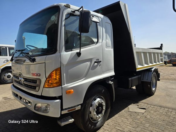 Used 2012 Hino 500 6Cube Tipper Truck - Image 5