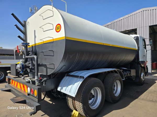 Used 2008 Hino 700 18000L Water Tanker Truck - Image 7