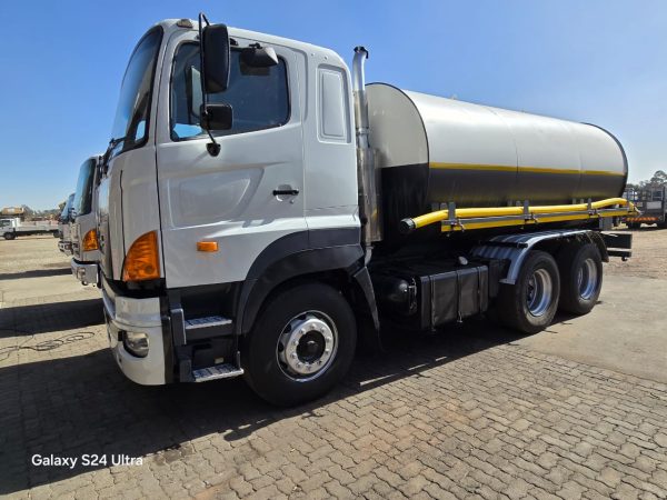 Used 2008 Hino 700 18000L Water Tanker Truck - Image 5