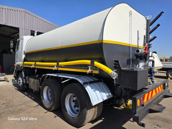 Used 2008 Hino 700 18000L Water Tanker Truck - Image 3