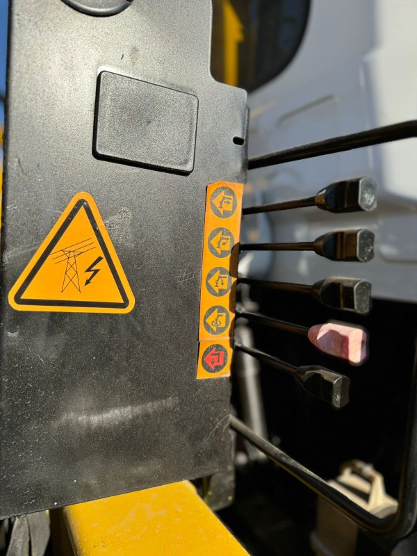 UD80 DROP+HYVA HB107 CRANE - Image 8