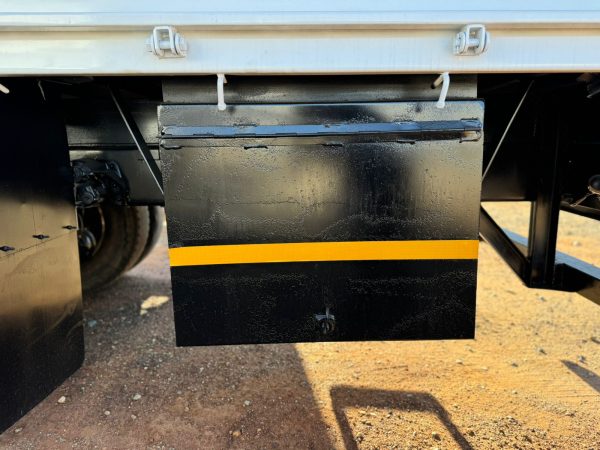 UD80 DROP+HYVA HB107 CRANE - Image 15
