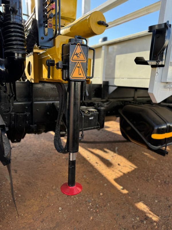 UD80 DROP+HYVA HB107 CRANE - Image 19