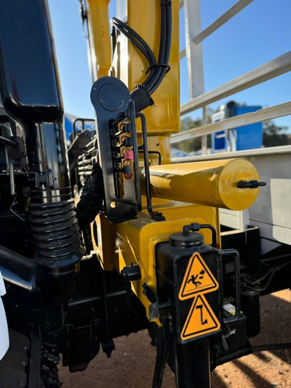 UD80 DROP+HYVA HB107 CRANE - Image 20
