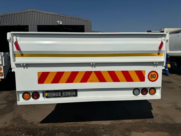 UD 100 DROPSIDE TRUCK - Image 4