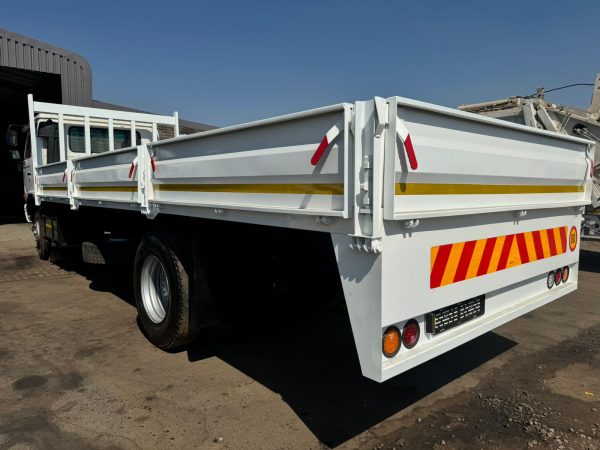 UD 100 DROPSIDE TRUCK - Image 5