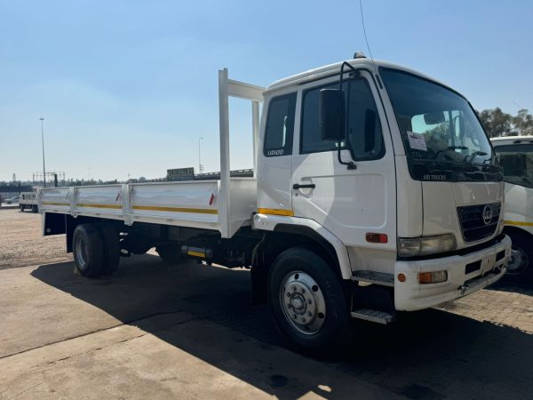 UD 100 DROPSIDE TRUCK