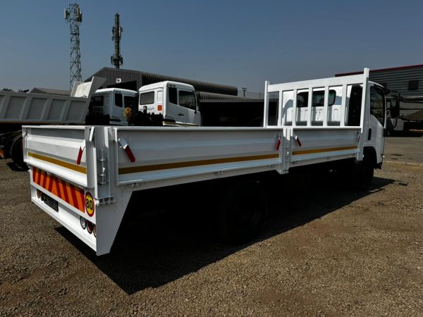 NPR 400 4 TON DROPSIDE TRUCK - Image 2