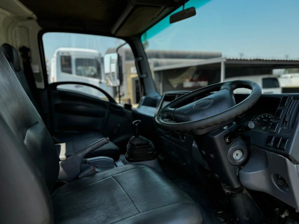 NPR 400 4 TON DROPSIDE TRUCK - Image 3