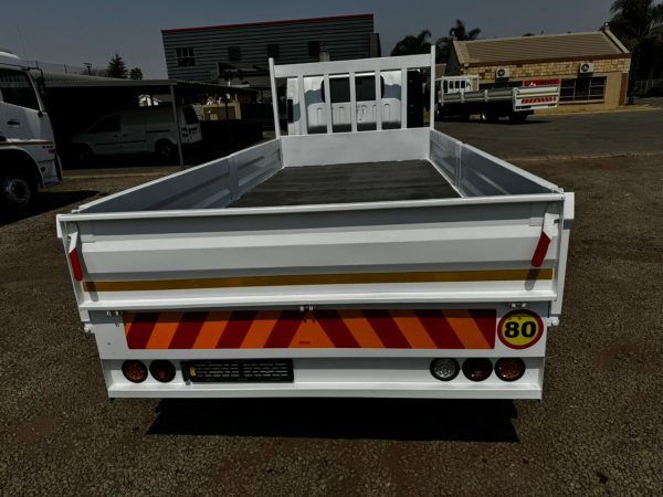 NPR 400 4 TON DROPSIDE TRUCK - Image 7