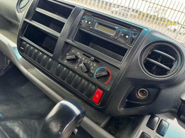 300 915 DROPSIDE TRUCK AUTOMATIC - Image 12