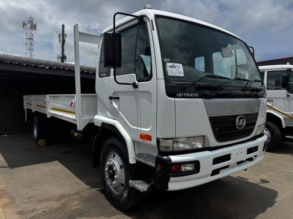 NISSAN UD 90 DROPSIDE