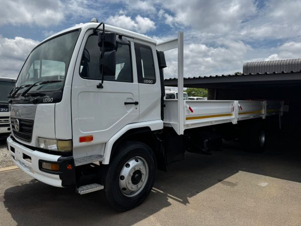 NISSAN UD 90 DROPSIDE - Image 4