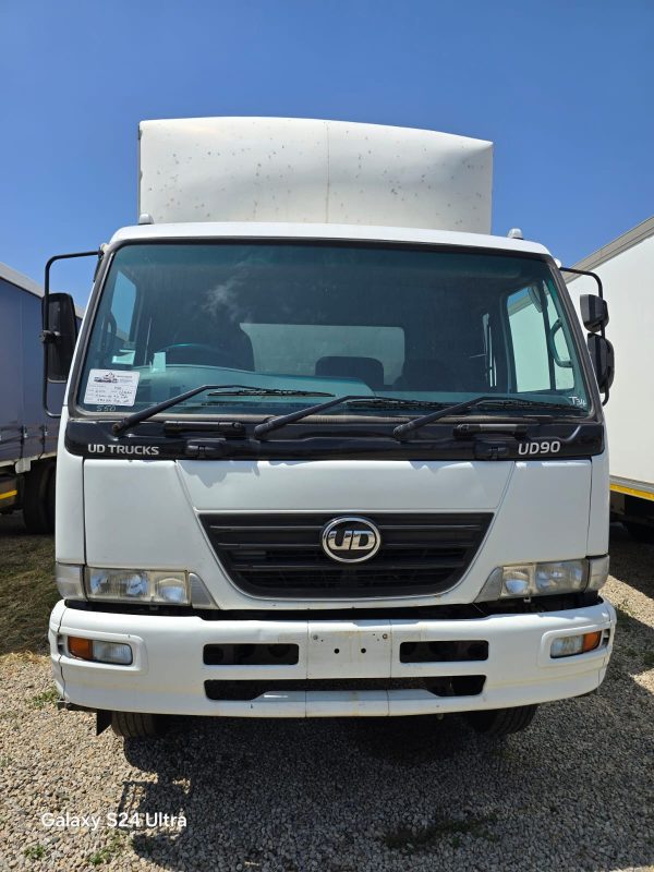 NISSAN UD 90 VAN BODY - Image 2