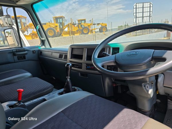 NISSAN UD 90 VAN BODY - Image 5