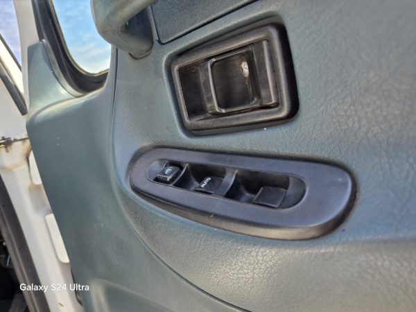 NISSAN UD 90 VAN BODY - Image 7