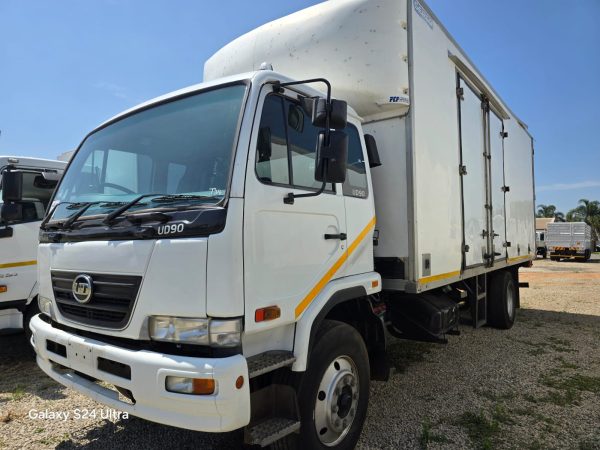 NISSAN UD 90 VAN BODY - Image 11
