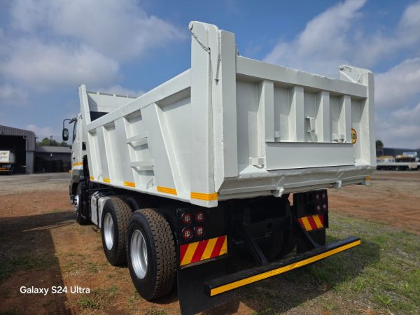 700 2841 10 CUBE TIPPER TRUCK - Image 3