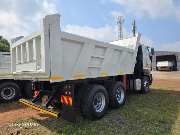 700 2841 10 CUBE TIPPER TRUCK - Image 9