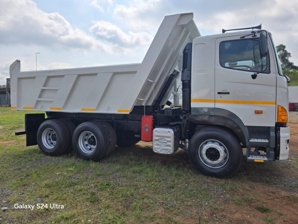 700 2841 10 CUBE TIPPER TRUCK - Image 12