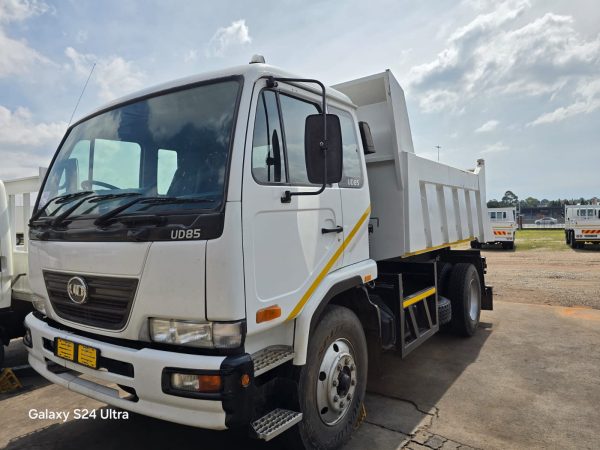 NISSAN 6 CUBE TIPPER
