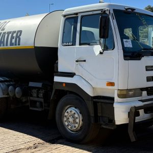 UD 18 000L WATER TANKER