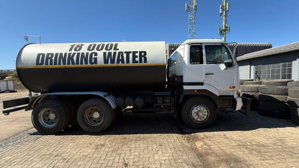 UD 18 000L WATER TANKER - Image 3