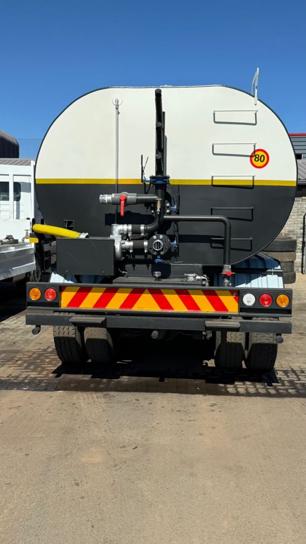 UD 18 000L WATER TANKER - Image 5