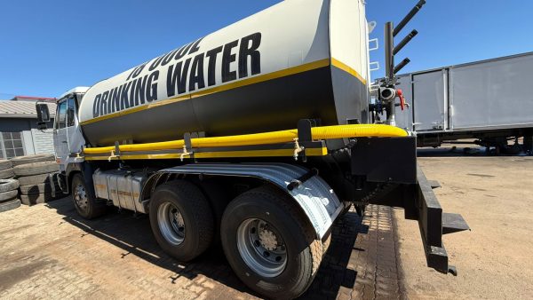 UD 18 000L WATER TANKER - Image 7