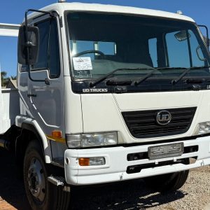 NISSAN UD 100 DROPSIDE