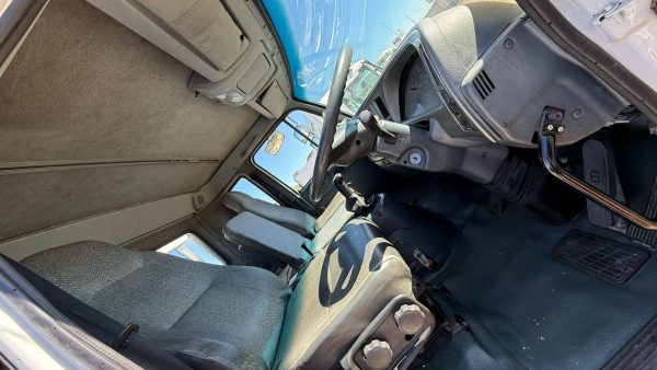 NISSAN UD 100 DROPSIDE - Image 3