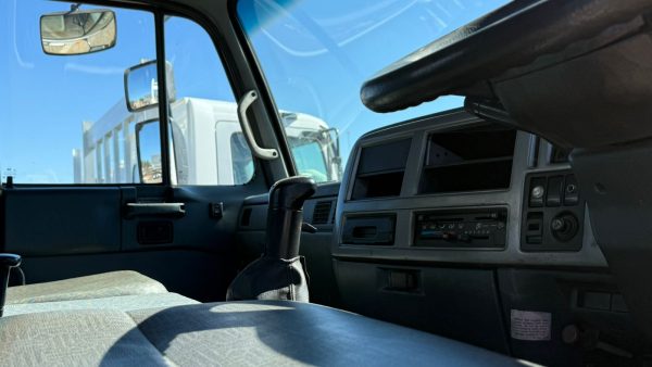 NISSAN UD 100 DROPSIDE - Image 4