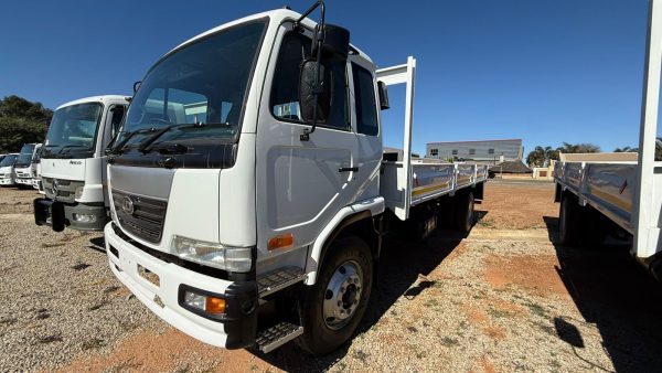 NISSAN UD 90 DROPSIDE - Image 14