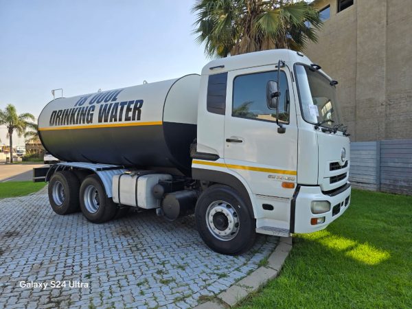 UD 26-450 WATER BOWSER 18000L