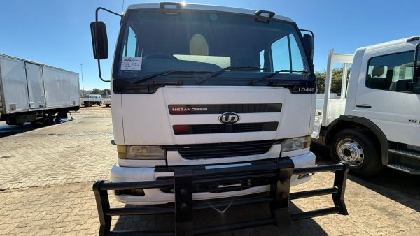 UD 18 000L WATER TANKER - Image 10