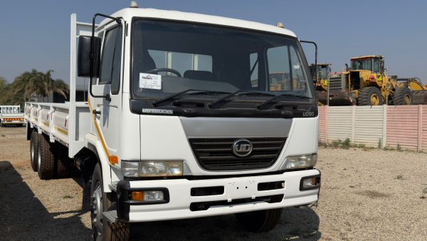 2016 NISSAN UD 90 TAG AXLE DROPSIDE TRUCK - Image 13
