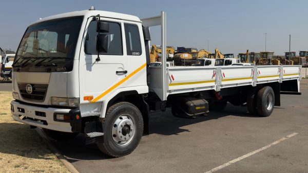 2016 NISSAN UD 90 TAG AXLE DROPSIDE TRUCK - Image 3