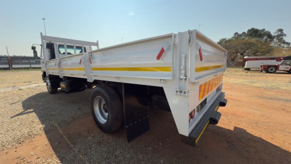 2014 NISSAN UD 80 DROPSIDE TRUCK - Image 4