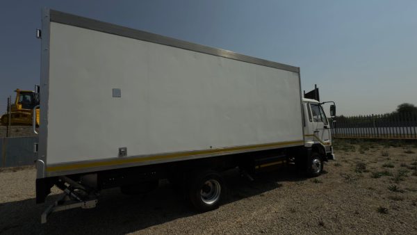 2021 NISSAN UD KUZER PKE150 REEFER TAILLIFE TRUCK - Image 8