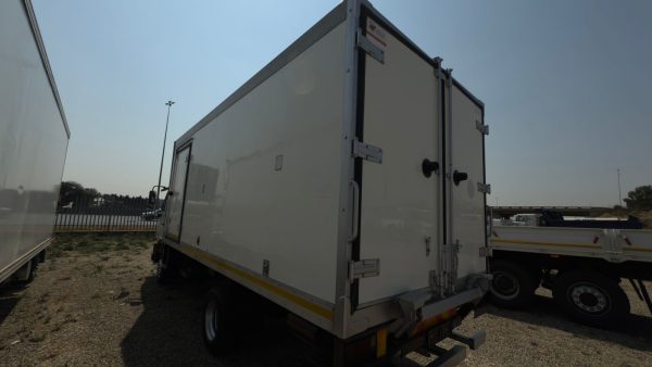2021 NISSAN UD KUZER PKE150 REEFER TAILLIFE TRUCK - Image 4